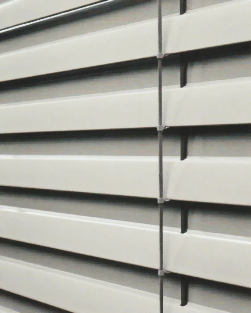 Předokenní žaluzie UT-90 — detail 90mm lamel
